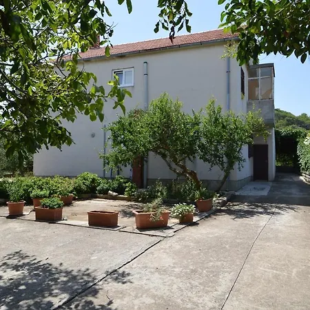 Vjera Betina (Sibenik-Knin)