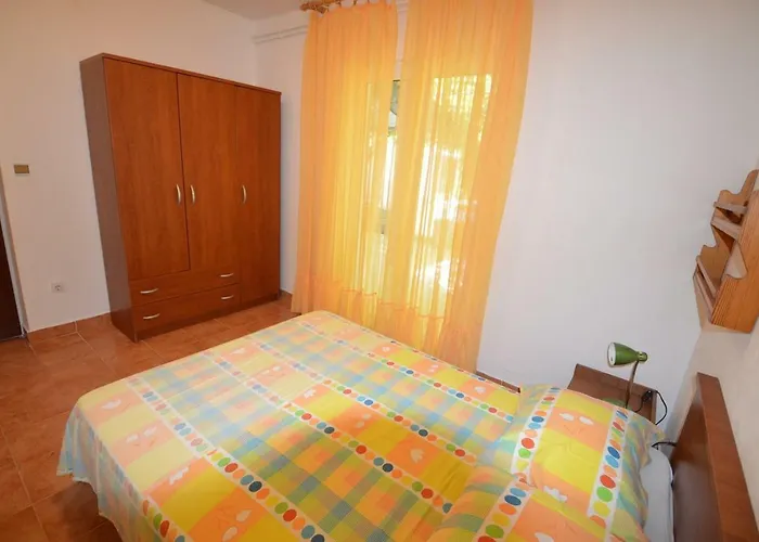 Vjera Betina (Sibenik-Knin)